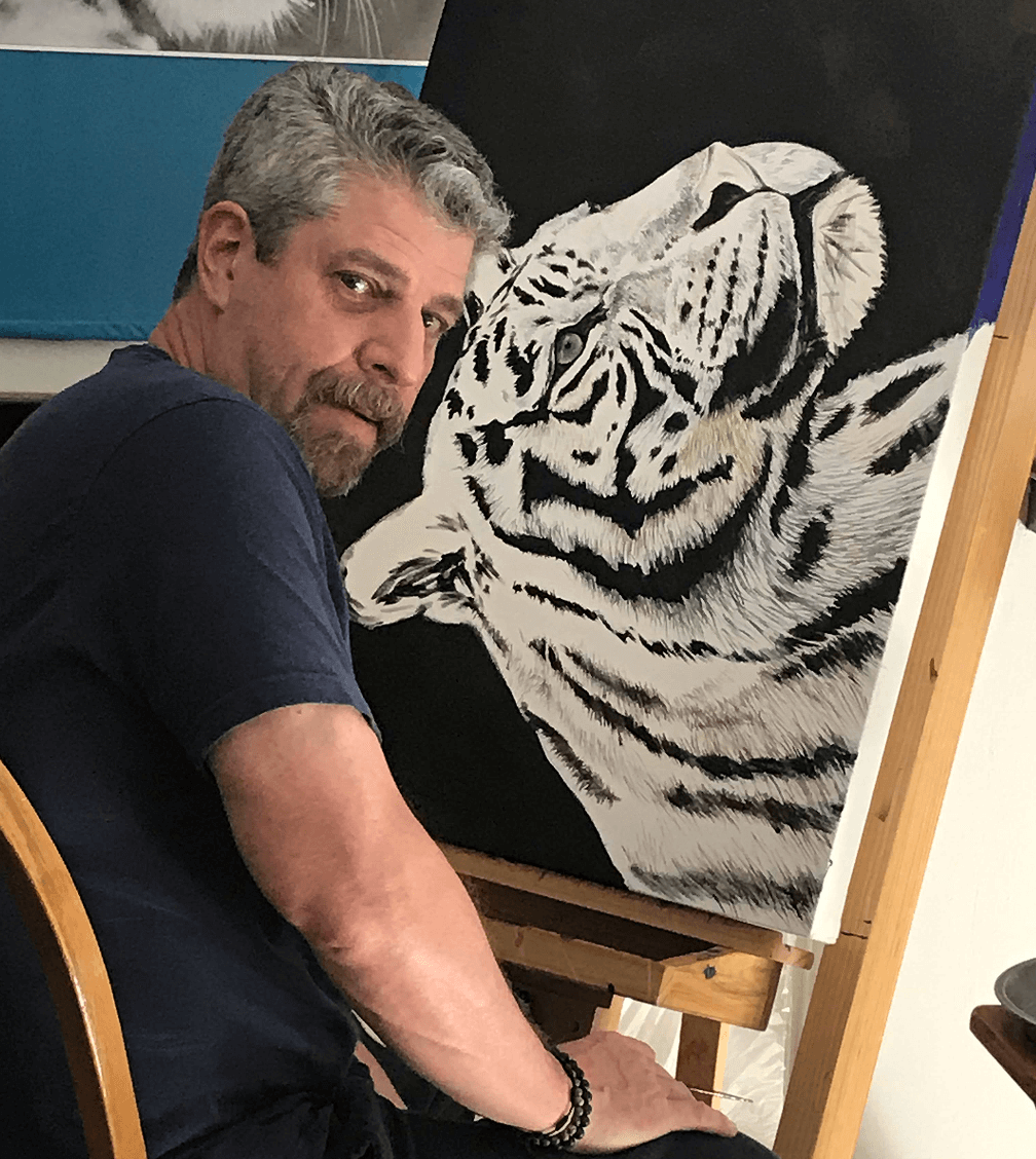 Foto Rafa pintando un tigre tiberiano